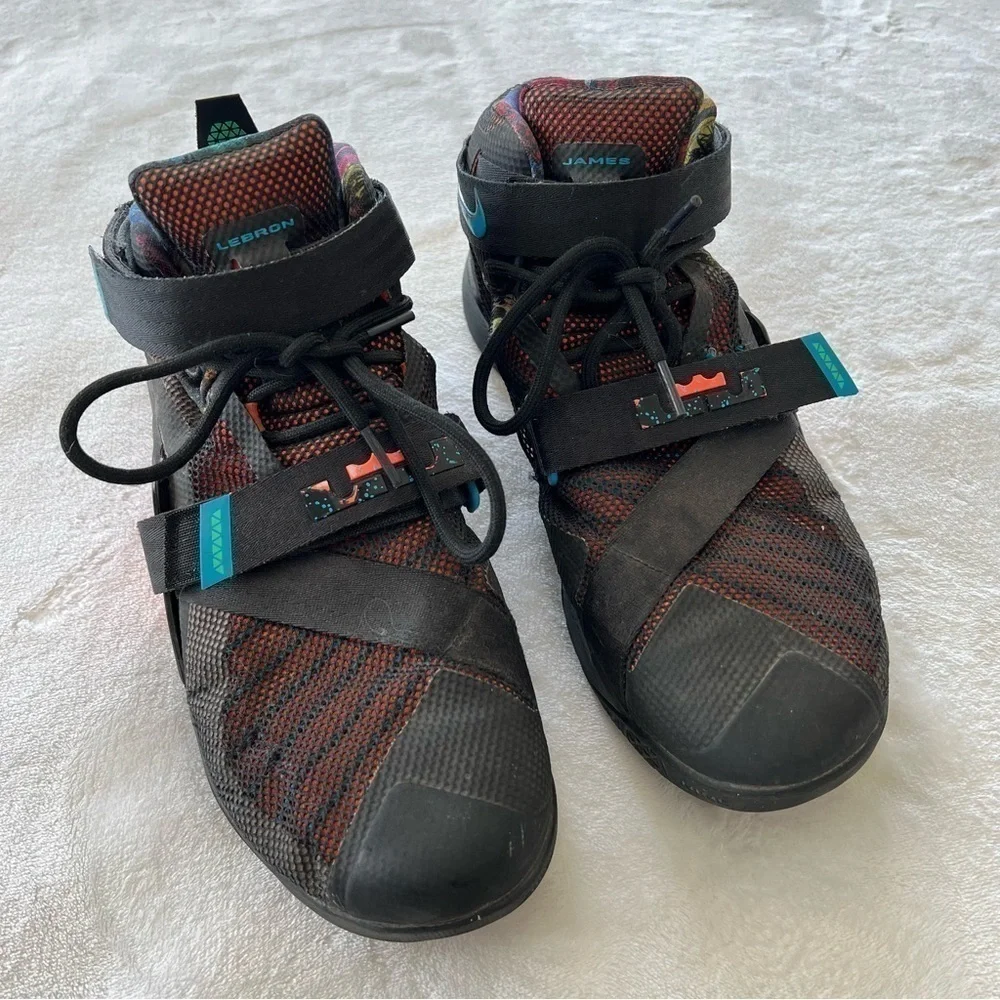 NIKE Lebron Zoom Soldier 9 Sneakers
